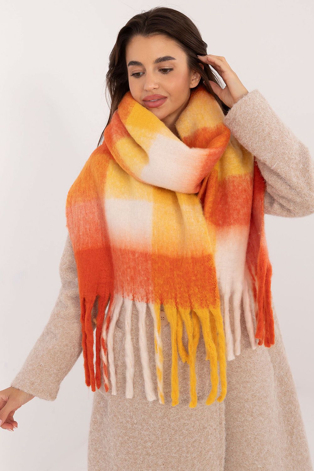  Shawl model 203175 AT 