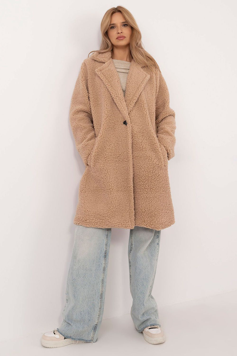  Coat model 203855 Italy Moda 